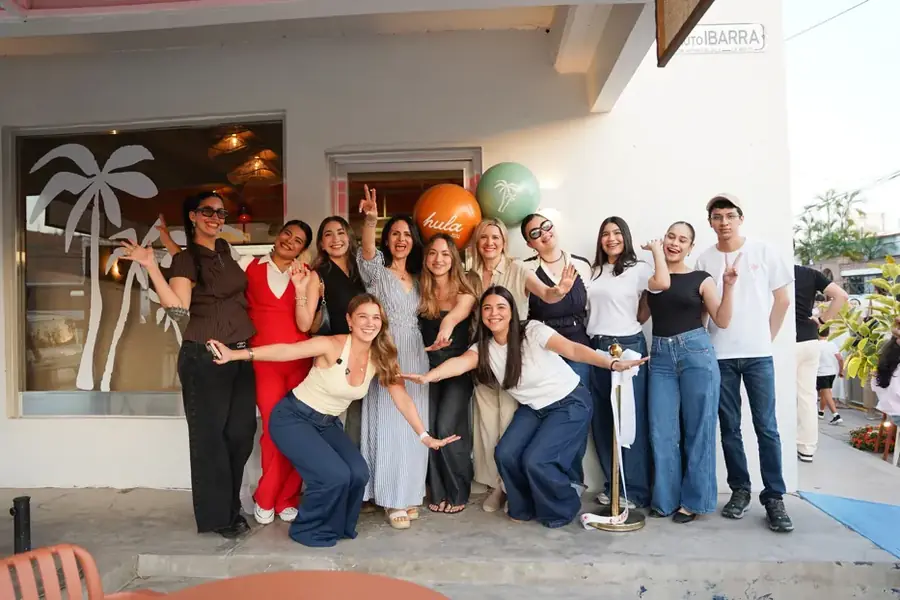 La comunidad Hula Fam en la inauguración de Hula Bowls